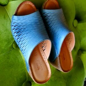 Spring step blue wedge Size 36 Euro never worn.